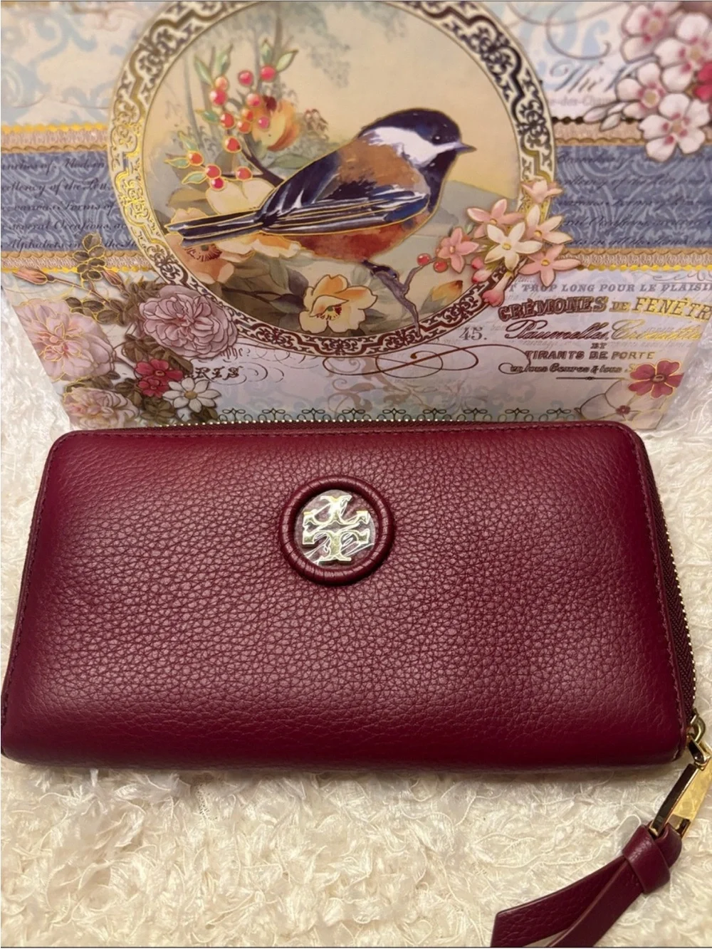 Tory Burch Burgundy Pebbled Leather Zip Wallet with Gold Logo - Picture 2 of 13
